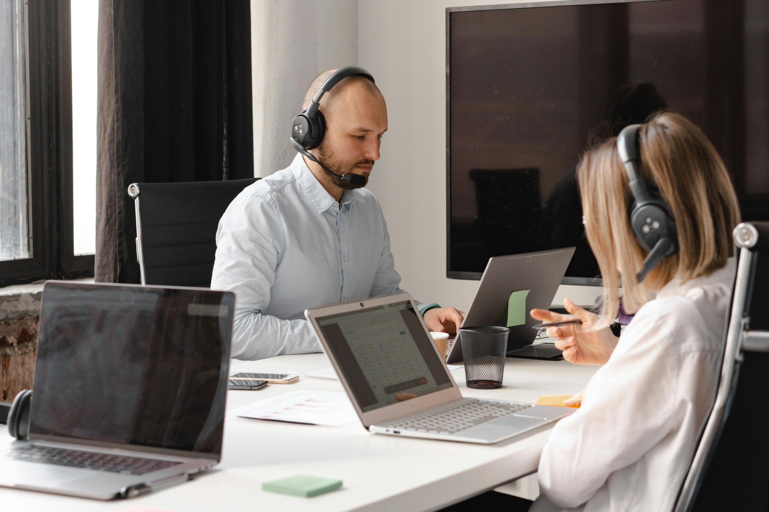 IT technician assisting a client over the phone
